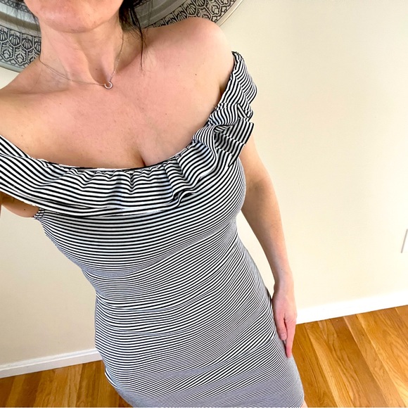 Zara Dresses & Skirts - Zara Off the Shoulder Midi Dress